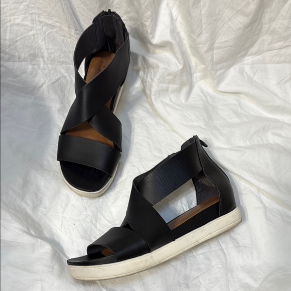 a new day Shoes - Women's A New Day Black Low Platform Strappy Zip-Up Sandals. Size 7.